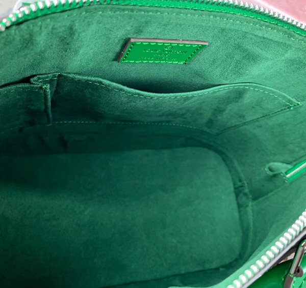 ルイヴィトンバッグ着用イメージ